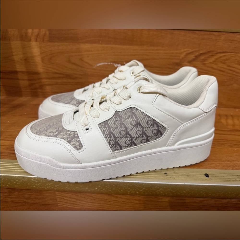 NWT Calvin Klein White and Gray Logo Sneakers SIZE 11M